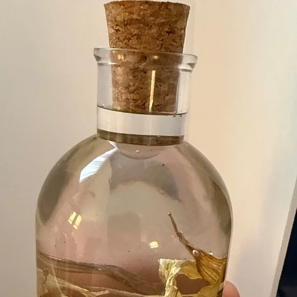 Unique Resin Decorative Bottle with Natural Dried Sunflower Petals - Picture 9 of 13